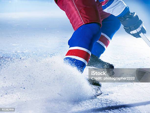 Photo libre de droit de Joueur De Hockey Sur Glace banque d'images et plus d'images libres de droit de Hockey sur glace - Hockey sur glace, Glace, Horizontal