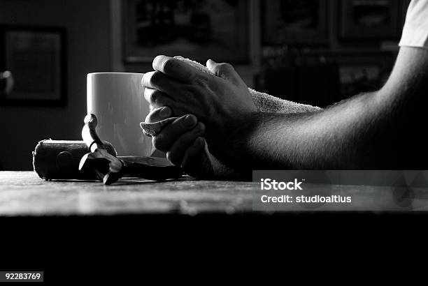 Заработанными Отдохнуть — стоковые фотографии и другие картинки Кофе - напиток - Кофе - напиток, Стол, Художник - художественное занятие