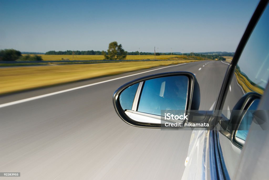 Conduire sur une route - Photo de Bande médiane libre de droits