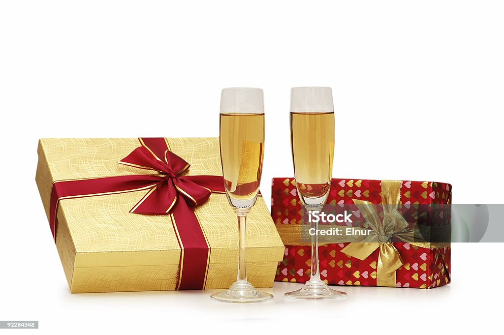 Giftboxes и шампанское, изолированные на белый - Стоковые фото Алкоголь - напиток роялти-фри
