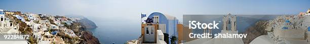 Santorini Vista Foto de stock y más banco de imágenes de Aire libre - Aire libre, Aldea, Arquitectura