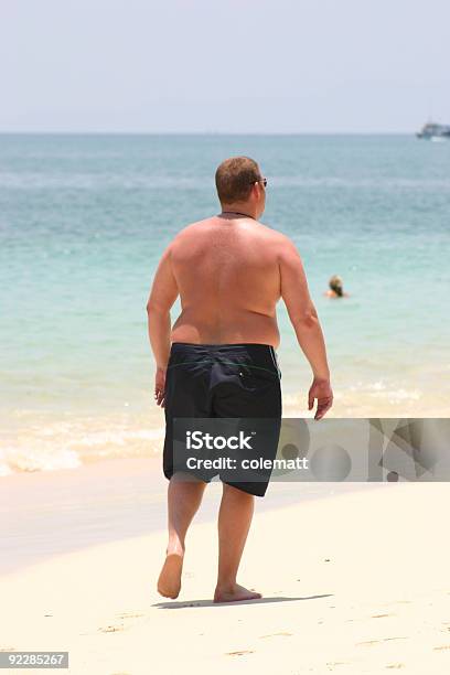 배부른 남자 해변에 대한 스톡 사진 및 기타 이미지 - 해변, 과체중, 슬픔