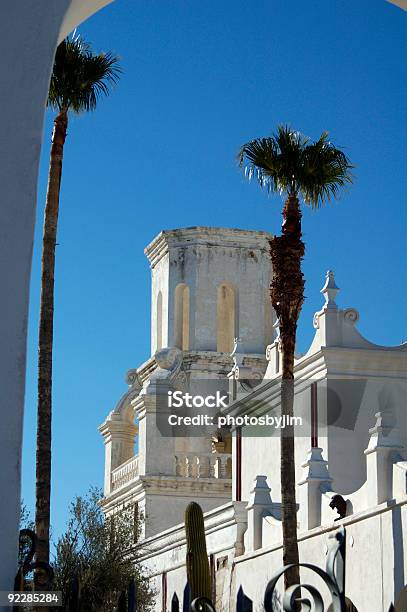 Missione Di San Xavier Del Bac - Fotografie stock e altre immagini di Albero - Albero, Ambientazione esterna, Architettura