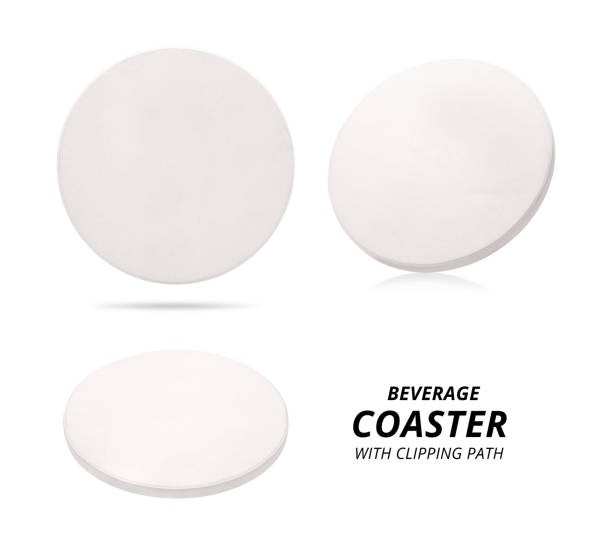 set de posavasos de cerámica bebida aislado sobre fondo blanco. cojín de cerámica para pone su taza. (clipping path) - coaster fotografías e imágenes de stock