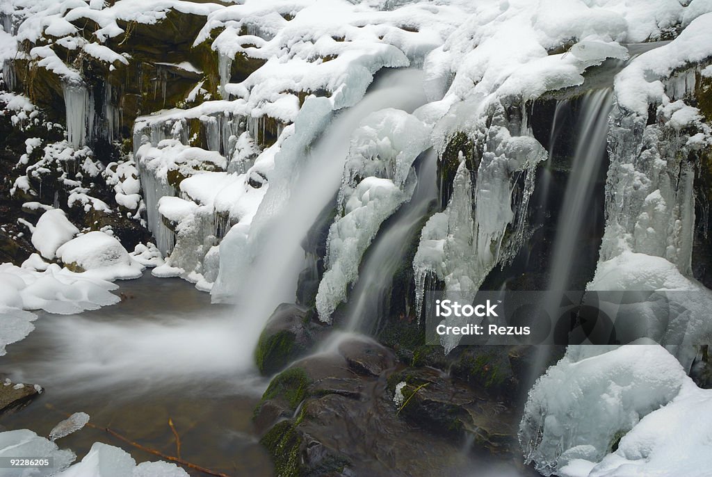 Cascata invernale - Foto stock royalty-free di Acqua