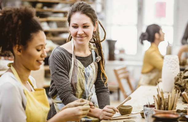 istock Small Group of People Doing Pottery in an Art Studio 922873156