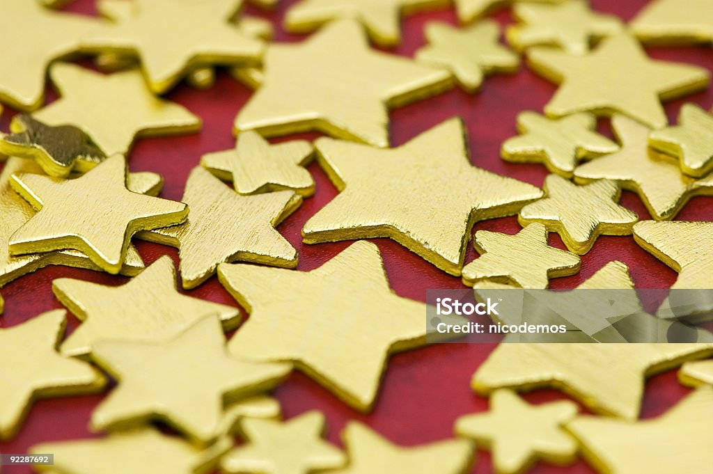 Confetes de estrelas douradas Close-Up - Foto de stock de Confete royalty-free