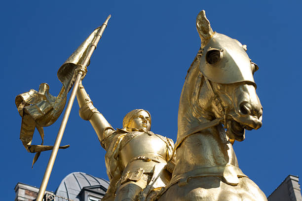 East along the rue de Rivoli, at the Place des Pyramides, is the gilded statue of Joan of Arc situated close to where she was wounded at the Saint-Honoré Gate in her unsuccessful attack on English-held Paris on September 8, 1429.