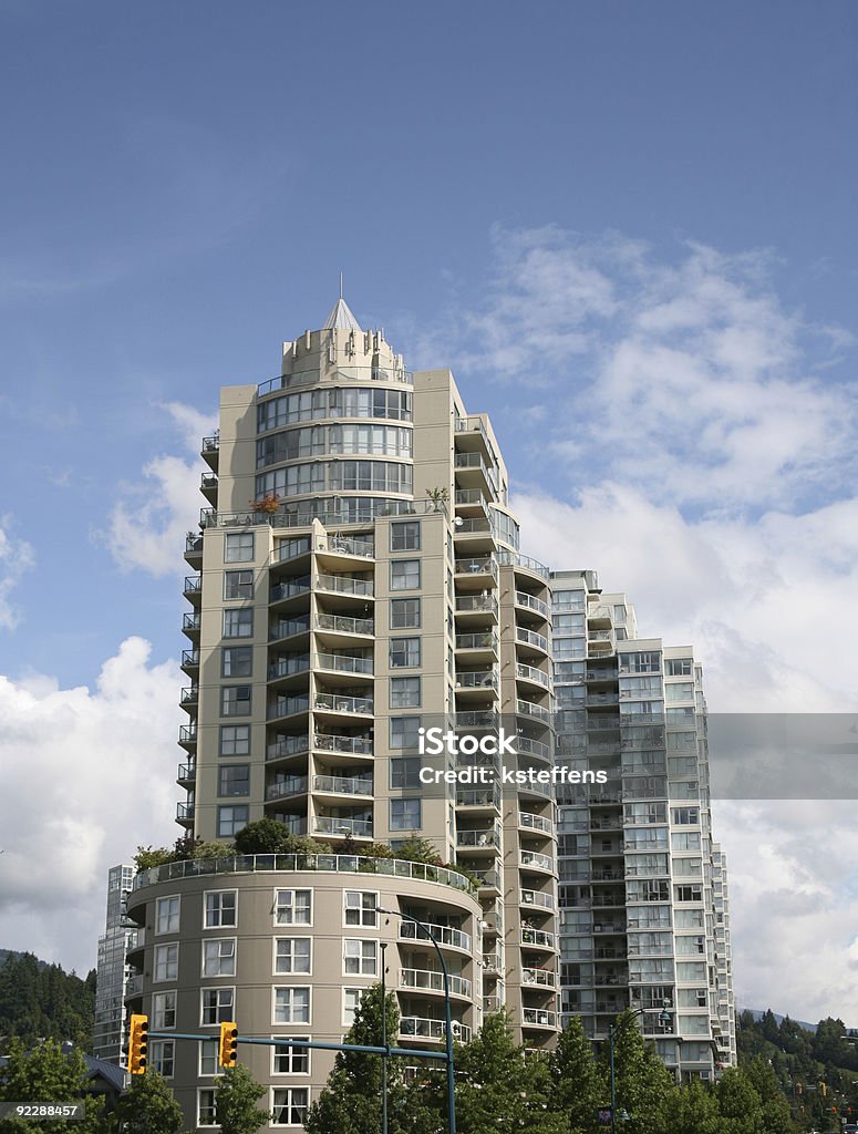 Moderna sala de estar, una torre de apartamentos-Columbia Británica, Canadá - Foto de stock de Aire libre libre de derechos