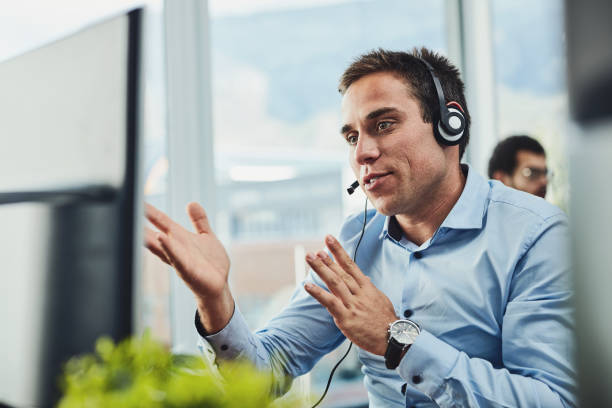 istock Handling calls with the utmost professionalism 922886462