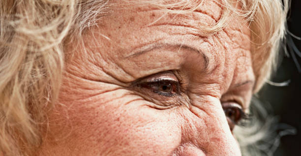 istock Senior Woman Eyes 922905412