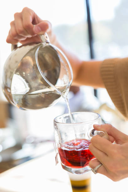istock Waitress pours hot water over tea bag 922939814