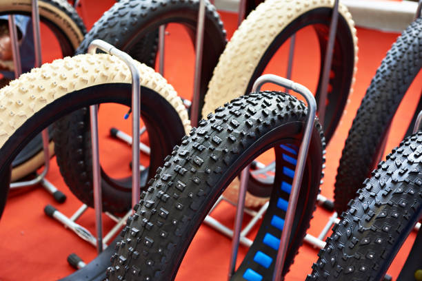 fat bicycle tires in store - cyclo cross imagens e fotografias de stock
