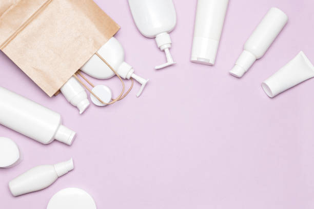 istock Cosmetic products and paper packaging bag with copy space 922946326
