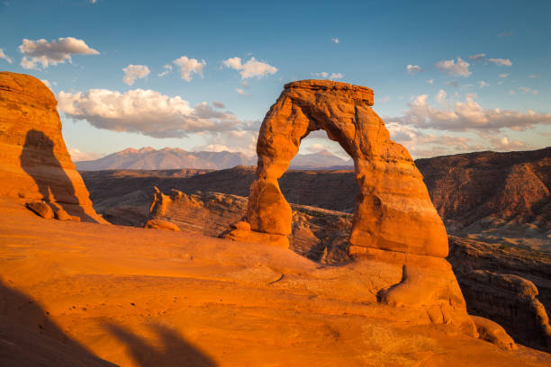 Classic view of famous Delicate Arch at sunset, Utah, USA Classic postcard view of famous Delicate Arch, symbol of Utah and a popular scenic tourist attraction, in beautiful golden evening light at sunset in summer, Arches National Park, Moab, Utah, USA delicate arch stock pictures, royalty-free photos & images