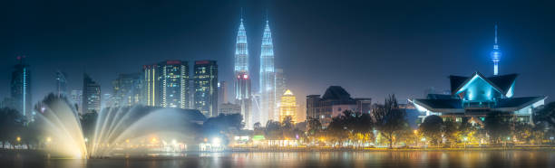 istock Night scenery view of Kuala Lumpur skyline 923028304