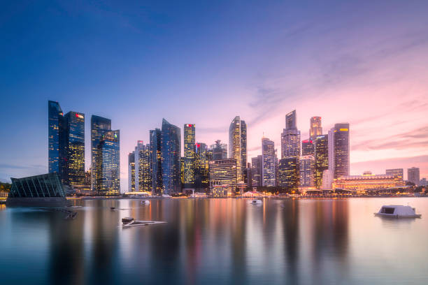 innenstadt und marina bay in singapur - travel nautical vessel commercial dock pier stock-fotos und bilder