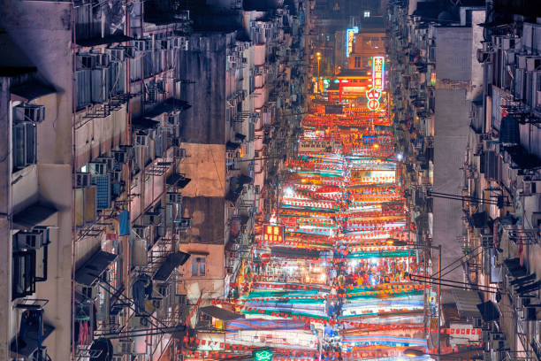 テンプルストリート ナイト マーケット、香港 - crowd kowloon peninsula multi colored ストックフォトと画像