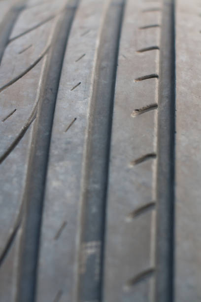 istock Car summer season tire look up 923093176