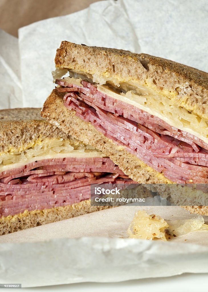 Reuben sándwich - Foto de stock de Pastrami libre de derechos