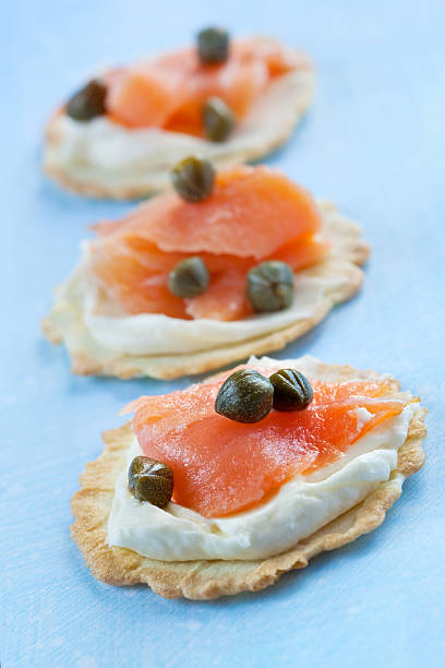 копчёный лосось - appetizer salmon smoked salmon cracker стоковые фото и изображения