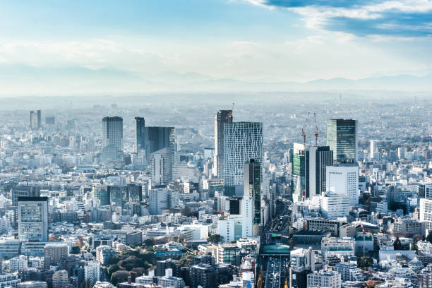 panoramique sur la ville moderne skyline oiseau oeil vue aérienne du quartier de shinjuku & shibuya - roppongi hills photos et images de collection