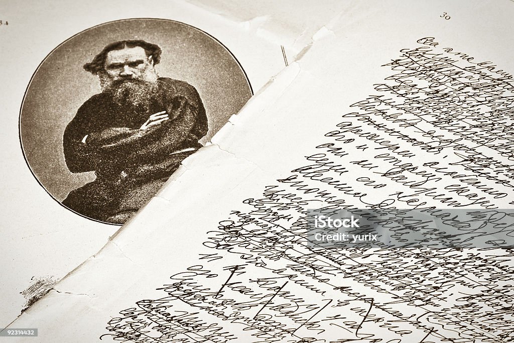 Лео Tolstoy's handwriting.Vintage литературе журнал в 1870-х. - Стоковые фото Антиквариат роялти-фри