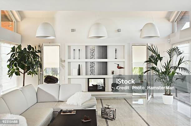 Snowweiß Wohnzimmer Interieur Im Modernen Stil Stockfoto und mehr Bilder von Wohnzimmer - Wohnzimmer, Grau, Hausdekor
