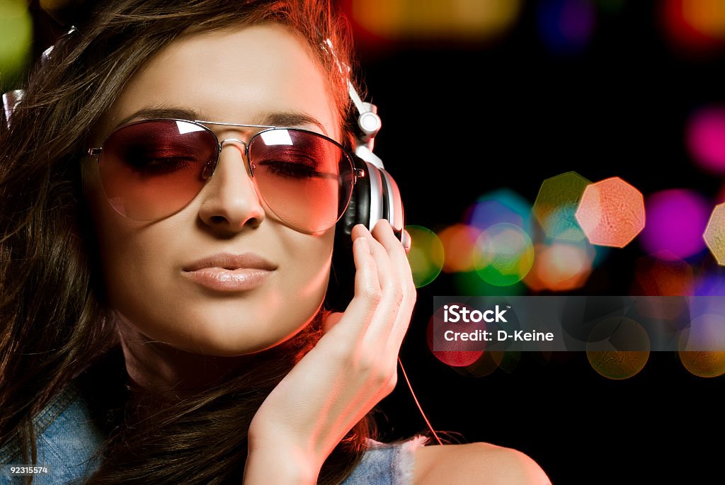 Ouvindo música - Foto de stock de Adolescente royalty-free