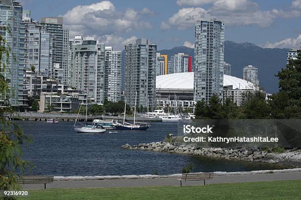 Falso Creek Vancouver Foto de stock y más banco de imágenes de Agua - Agua, Aire libre, Arquitectura