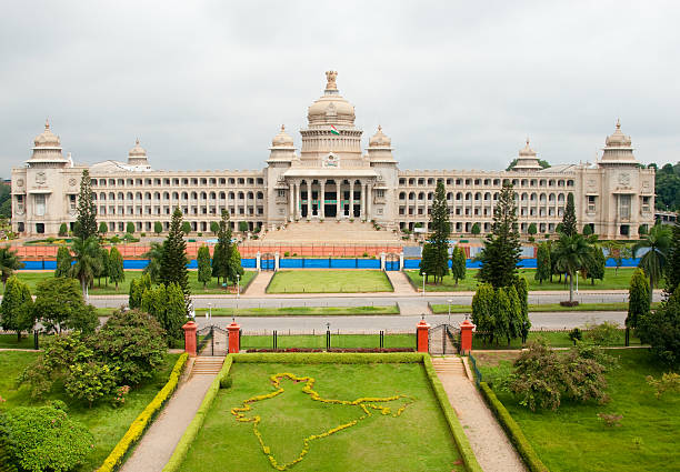 bangalore - bangalore india parliament building vidhana soudha foto e immagini stock