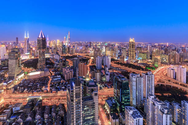 istock Aerial View of a Road Intersection at Night 923177400