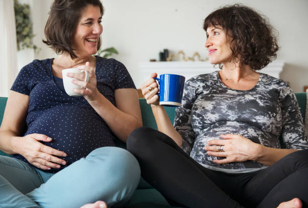 pregnant support group meet up in a house - 269 imagens e fotografias de stock