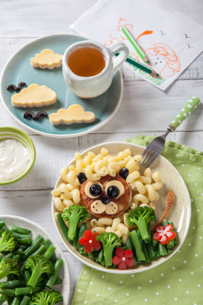 istock Funny Lion Food Face with Cutlet, Pasta and Vegetables 923213206
