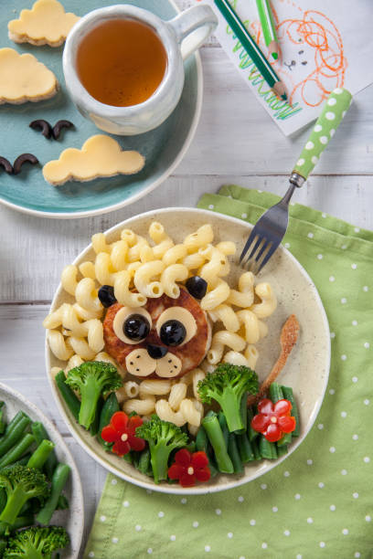 istock Funny Lion Food Face with Cutlet, Pasta and Vegetables 923213252