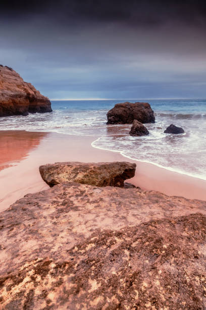 Algarve beach at sunset Atlantic coast at sunset, Algarve, Portugal. Stunning beautiful landscape luz solar stock pictures, royalty-free photos & images