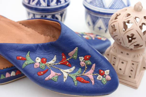 babouches - craft market morocco shoe 뉴스 사진 이미지