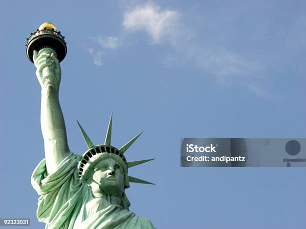 Statua Della Libertà - Fotografie stock e altre immagini di Blu - Blu, Cielo, Colore verde