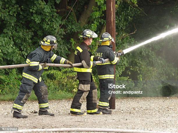 Photo libre de droit de Pompiers banque d'images et plus d'images libres de droit de Adulte - Adulte, Brûler, Bénévole