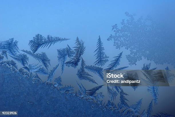 Foto de Cristalinas Da Janela e mais fotos de stock de Abstrato - Abstrato, Azul, Congelado