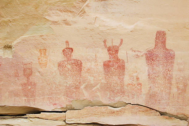 istock Pictograph Family 92324056