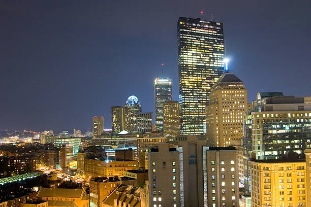 horizonte de boston - boston skyline night city imagens e fotografias de stock