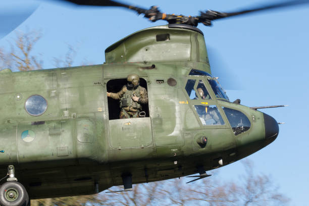 片脚オランダ陸軍と空軍でチヌーク ヘリコプターします。 - military airplane helicopter military boeing vertol chinook ストックフォトと画像
