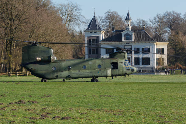 片脚オランダ陸軍と空軍でチヌーク ヘリコプターします。 - military airplane helicopter military boeing vertol chinook ストックフォトと画像