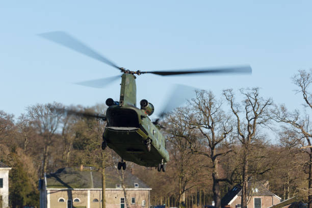 片脚オランダ陸軍と空軍でチヌーク ヘリコプターします。 - military airplane helicopter military boeing vertol chinook ストックフォトと画像