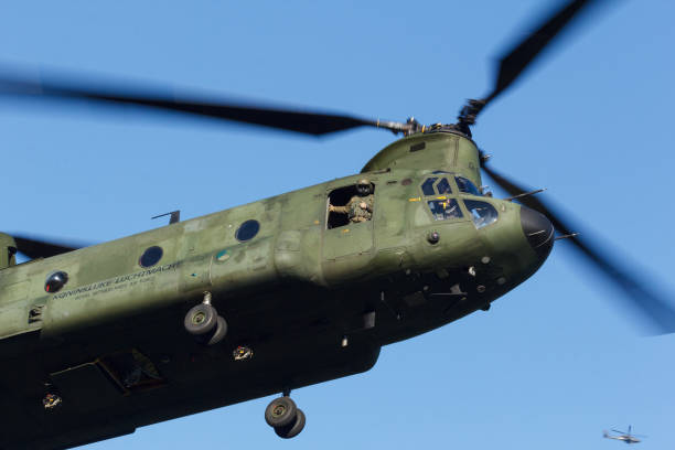 片脚オランダ陸軍と空軍でチヌーク ヘリコプターします。 - military airplane helicopter military boeing vertol chinook ストックフォトと画像