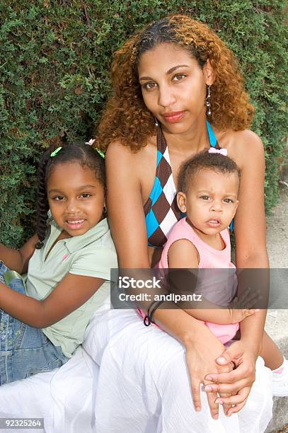 Mãe E Filhas - Fotografias de stock e mais imagens de Família - Família, Retrato, Adulto