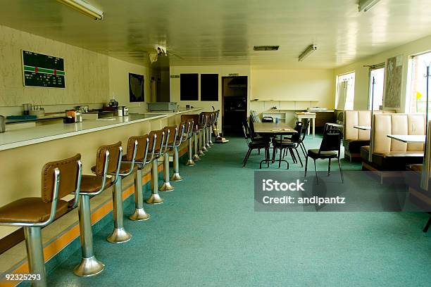 Foto de Abandonado Diner e mais fotos de stock de Lanchonete - Lanchonete, Estilo retrô, Interior