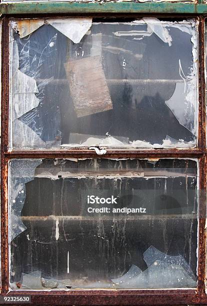 Сломанный Окно — стоковые фотографии и другие картинки Абстрактный - Абстрактный, Антиквариат, Архитектура