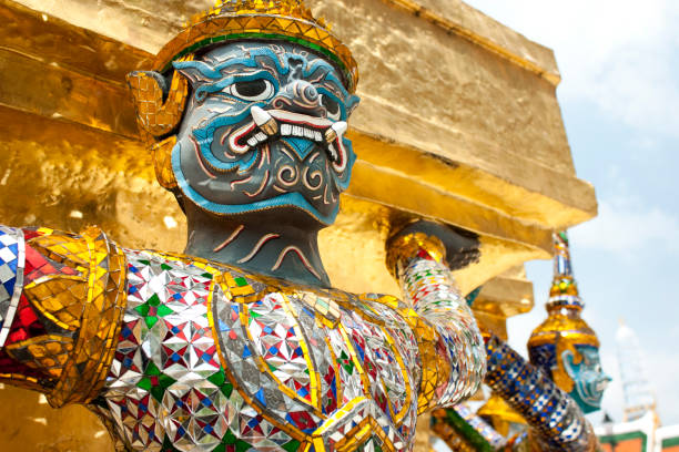 グランド パレス、バンコク、ワット ・ プラ ・ ケオ寺 - wat thailand demon tourism ストックフォトと画像